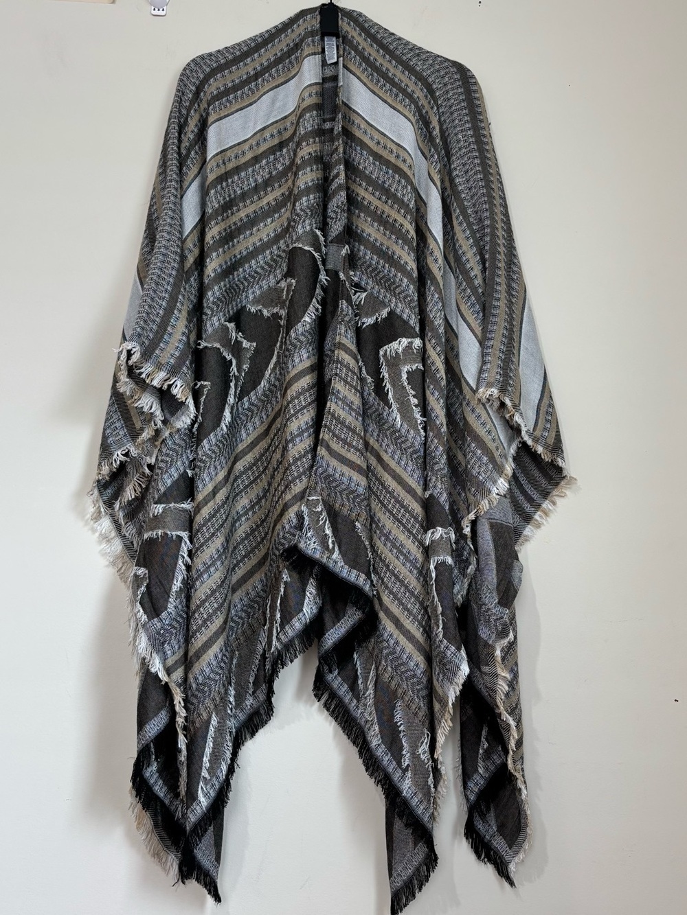 BCBGMaxAzria Boho gray tan open front shaby chic boho hippie Duster poncho shrug
